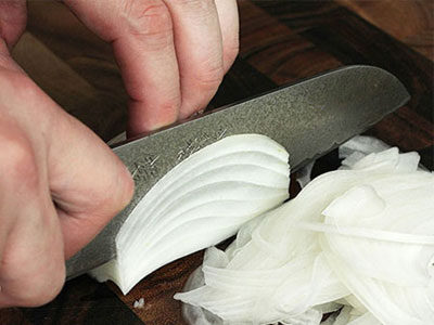 روش برش با چاقو, نحوه خرد کردن پیاز, نحوه کار کردن با چاقو به روش آشپزها,نکات آشپزی و نکات آموزنده در خانه داری