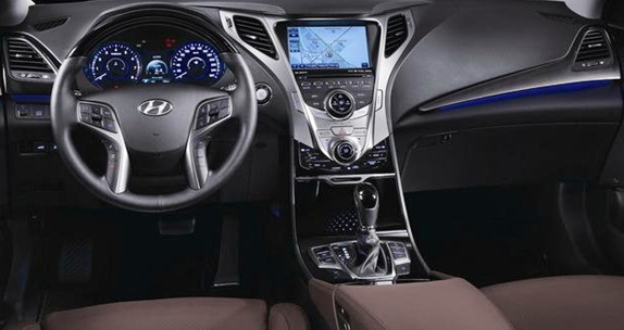 Novo-Hyundai-Azera-2012-interior.jpg
