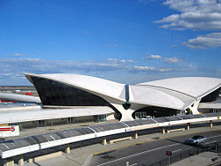ساختمان پایانهٔ شمارهٔ  پنج فرودگاه بین المللی جان اف کندی نیویورک از آثار ایرو سارینن