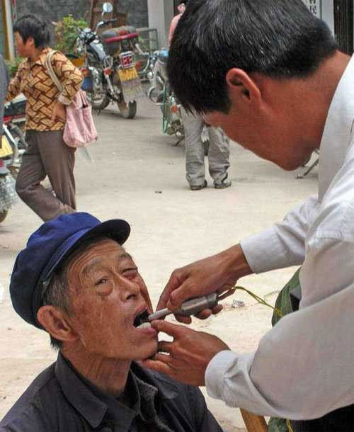 Street dentist in China