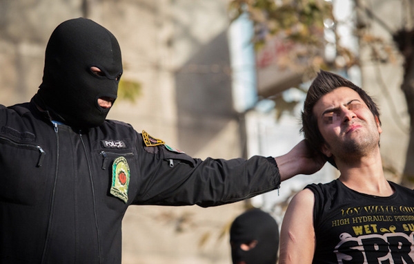 تصاویری از دستگیری و نمایش 173اوباش؛ گریه کردن اراذل و اوباش!!