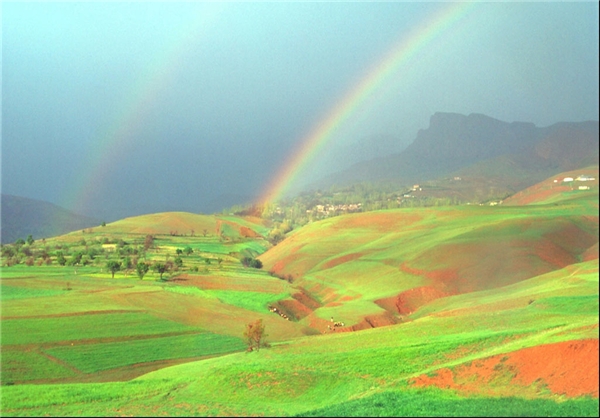خبرگزاري فارس گزارش می‌دهد: الموت سرزمینی با خاک‌های رنگارنگ