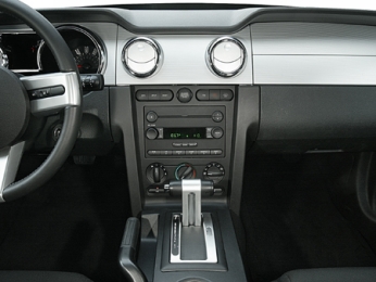 2007 Ford Mustang V6 Premium Coupe Center 1/3 of Dash