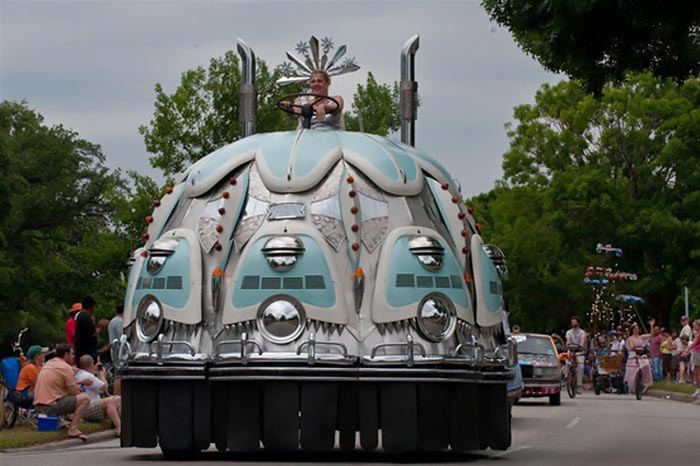 عکس های جشنواره رژه ماشین های عجیب و غریب