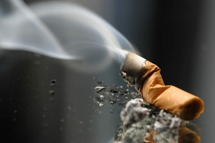 بوی سیگار ضرر دارد یا دود سیگار , دودسیگارچه ضرری به خود فردواطرافیانش دارد , ایا دود سیگار برای افرادی 
