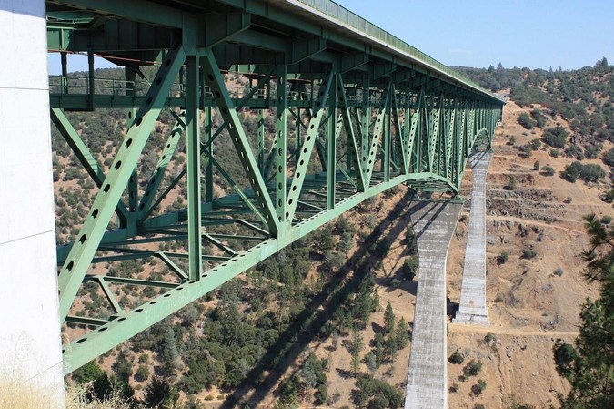 اخبار,اخبار گوناگون,زنده ماندن یک زن پس از سقوط از پلی در کالیفرنیا