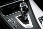 2013-BMW-335i-xDrive-gear-shift-knob-150