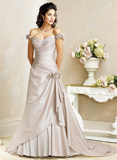 www.taknaz.ir زیبا ترین مدل لباس های عروس و نامزدی