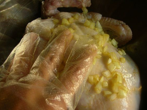 مرغ شکمپر , تهیه مرغ شکم پر بدون فر , روش درست کردن مرغ شکم پر محلی 