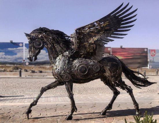 ساخت اسب بالدار افسانه ای با آهن آلات + عکس