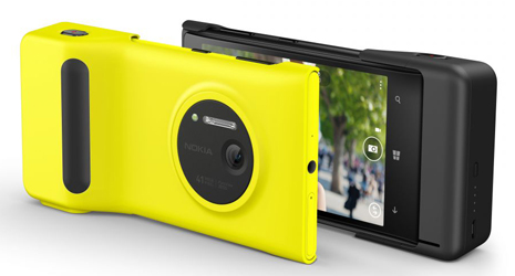Front-and-back-of-Nokia-Camera-Grip