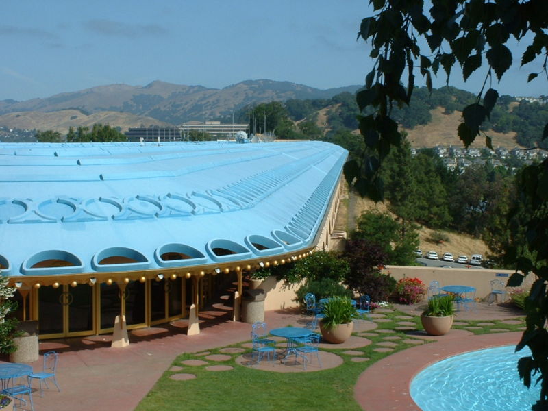 800px-Marin_County_Civic_Center_Roof_200