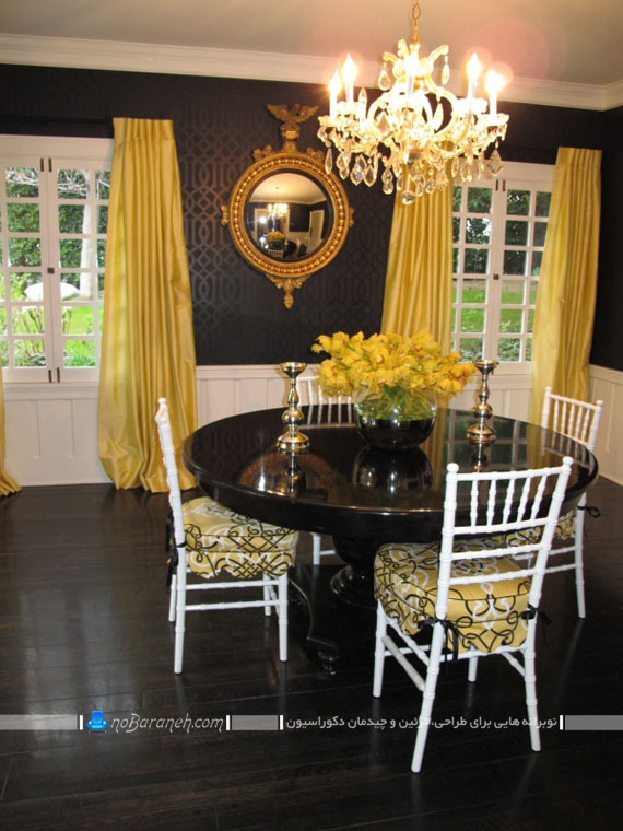 اتاق نشیمن با رنگ زمینه سیاه و سفید و تزیینات زرد و طلایی رنگ
