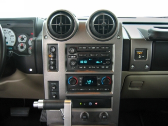 2006 Hummer H2 SUV Sport Utility Center 1/3 of Dash