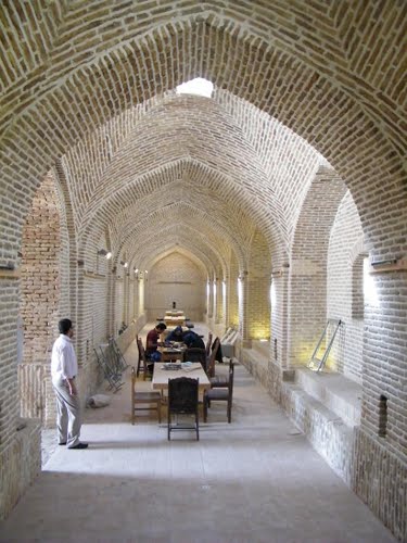 نمایشگاه آثار دانشجویان معماری دانشگاه آزاد رباط کریم و تهران جنوب در کاروانسرای حاج کمال