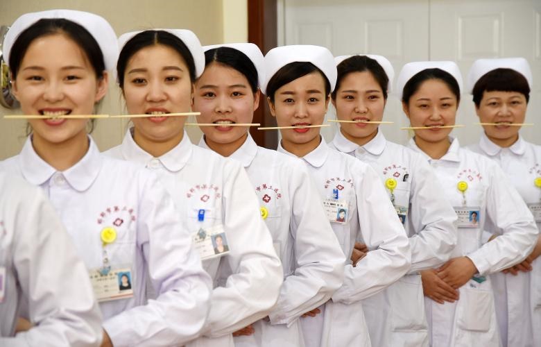 اخبارگوناگون ,خبرهای  گوناگون ,  آموزش لبخند زدن به پرستاران چینی
