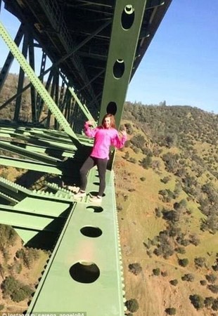 اخبار,اخبار گوناگون,زنده ماندن یک زن پس از سقوط از پلی در کالیفرنیا
