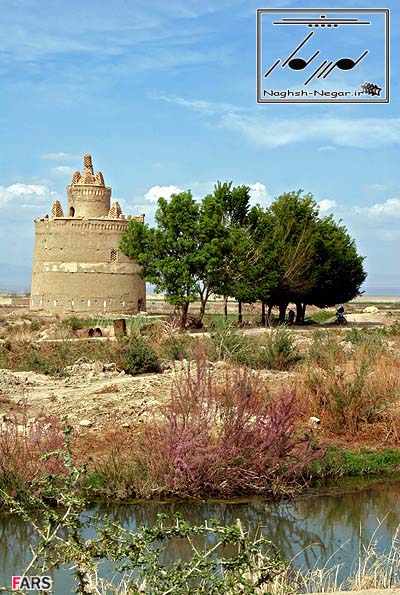 بررسی معماری برجهای کبوترخانه در اصفهان