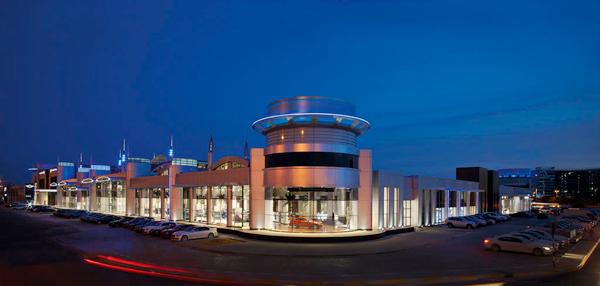 افتتاح بزرگترین نمایشگاه و فروشگاه دائمی شرکت بی.ام.و در ابوظبی 