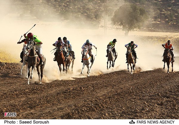مسابقه کورس اسب سواری ،جمعه با حضور تیم های حاضر در روستای قلعه جغد شهرستان خرم آباد برگزار شد