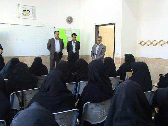 برگزاری کلاسهای ضمن خدمت فرهنگیان شهرستان درمحل دبیرستان دخترانه صدراابرکوه