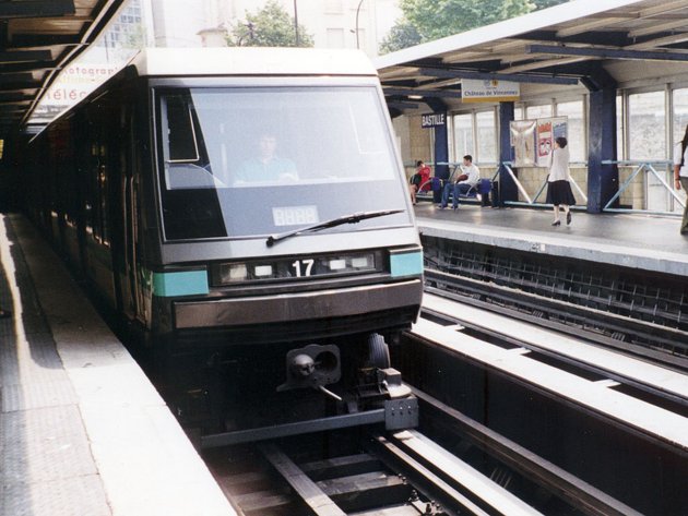 1024px-Metro-Paris-01-jpg_104218.jpg