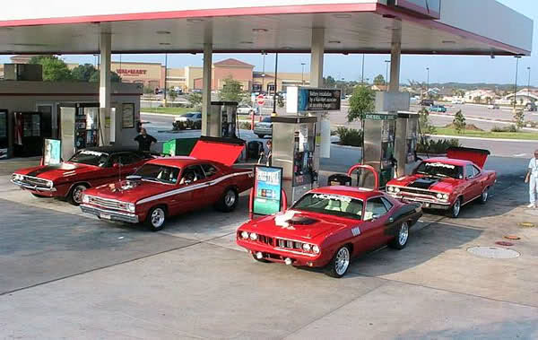پمپ بنزین برای ماشین های قرمز!!!