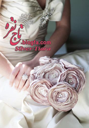 alternative-wedding-bouquet-satin-roses.