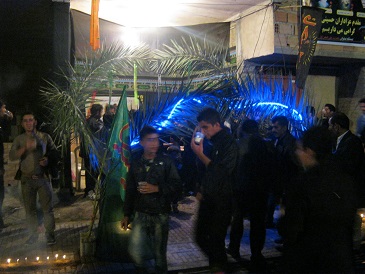 وقایع مهم شب تاسوعا به همراه عکسهایی از مراسم دسته روی عزاداران مسجد جامع به مسجد صاحب الزمان