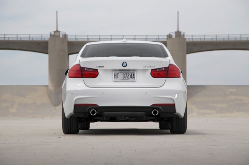 2013-BMW-335i-xDrive-rear-end-500x332.jp