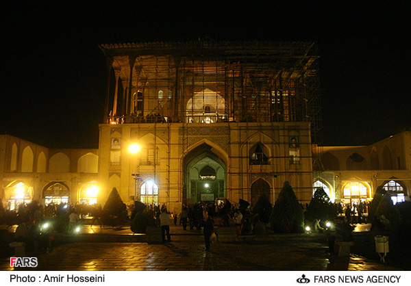 بناهای تاریخی اصفهان در شب
