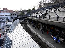 220px-Bahnhof_Stadelhofen.20060404-19335