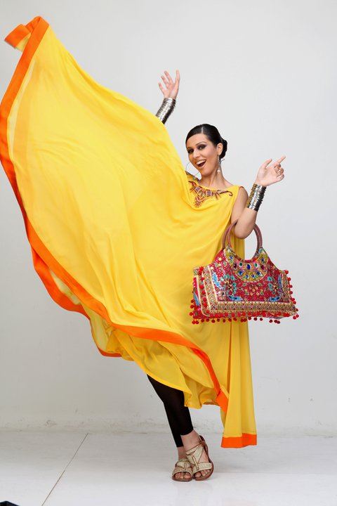 Designer-Deepak-Perwani-Stylish-Handbags