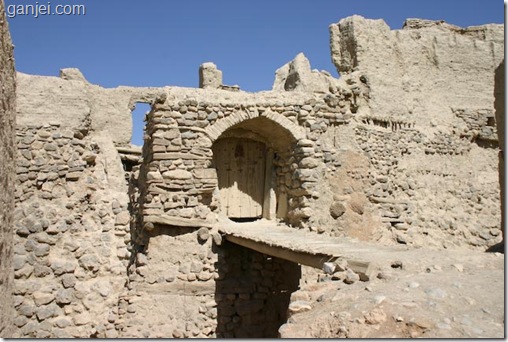 ورودی قلعه ایزدخواست