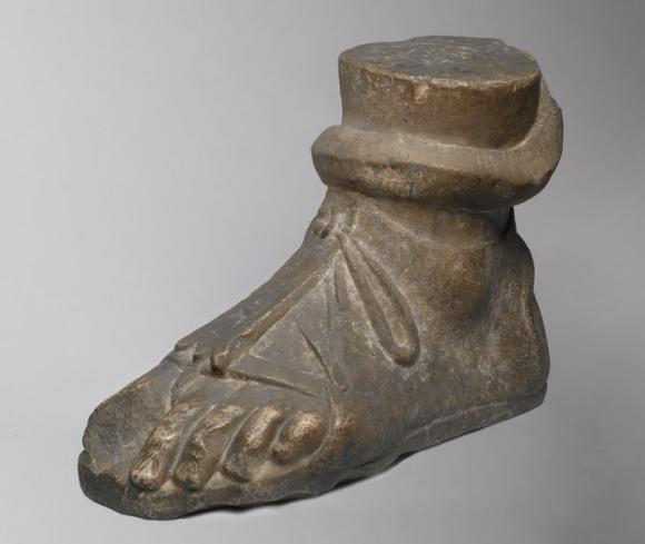 تندیس مرمری پا - هدیه نذری رومی/مصری - قرن نخست تا قرن دوم میلادی