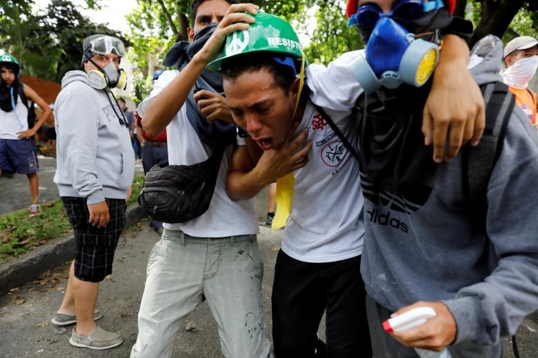 درگیری پلیس و مردم در اعتراضات خیابانی علیه رئیس‌جمهور ونزوئلا