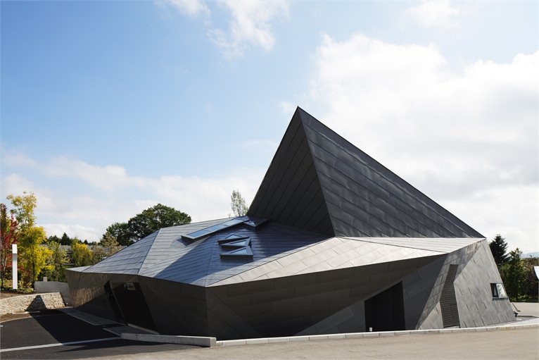 karuizawa museum 15 Spectacular Buildings Where Origami Meets Architecture