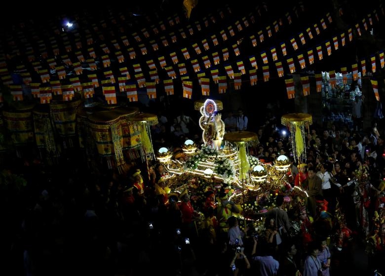 جشن روز بودا در کشورهای مختلف