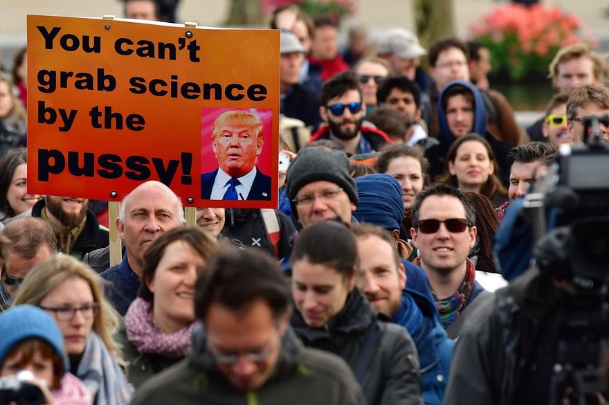 اخبار,اخبار علمی <آموزشی,وقتی مردم به خاطر «علم» به خیابان می‌ریزند!