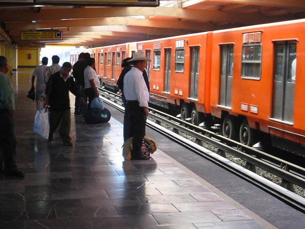 1024px-Metro-Mexico-City-jpg_104218.jpg