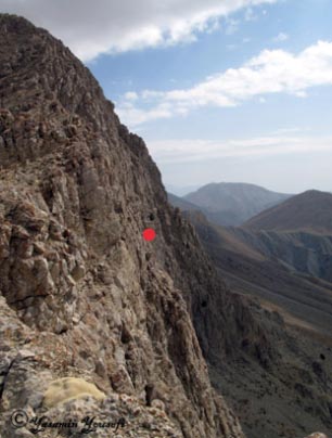 موقعیت لانه در ارتفاع 3400متر با علامت قرمز رنگ مشخص شده است(ارتفاعات دماوند)