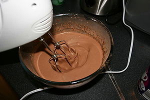 طرز تهیه بستنی شکلاتی در منزل