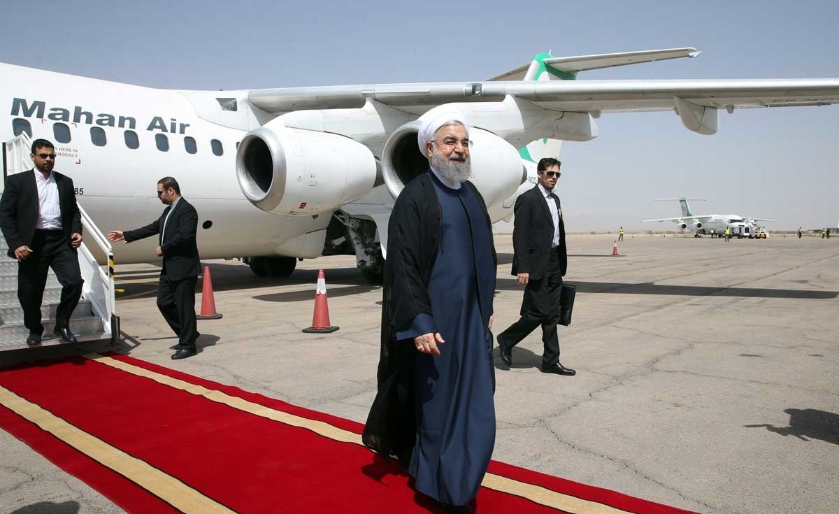 هواداران کرمانی اینگونه به استقبال روحانی آمدند