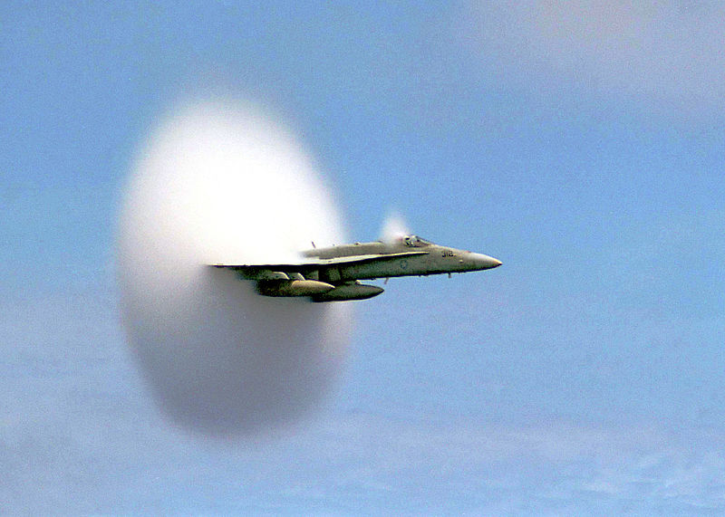 پرونده:FA-18 Hornet breaking sound barrier (7 July 1999).jpg