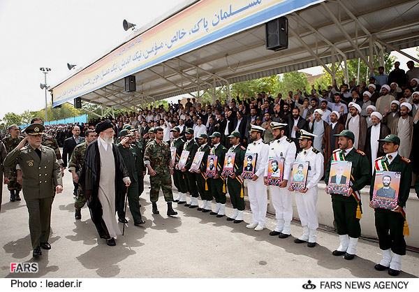 مراسم دانش آموختگي دانشجويان دانشگاه افسري و تربيت پاسداري امام حسين (ع) با حضور مقام معظم رهبري
