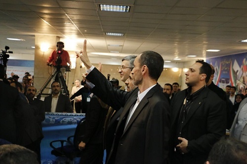 ثبت نام احمدی نژاد برای ریاست جمهوری دوازدهم