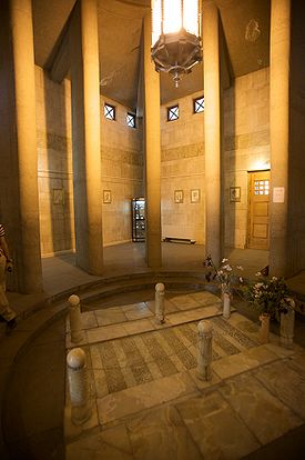 275px-Avicenna_Mausoleum_interior.jpg