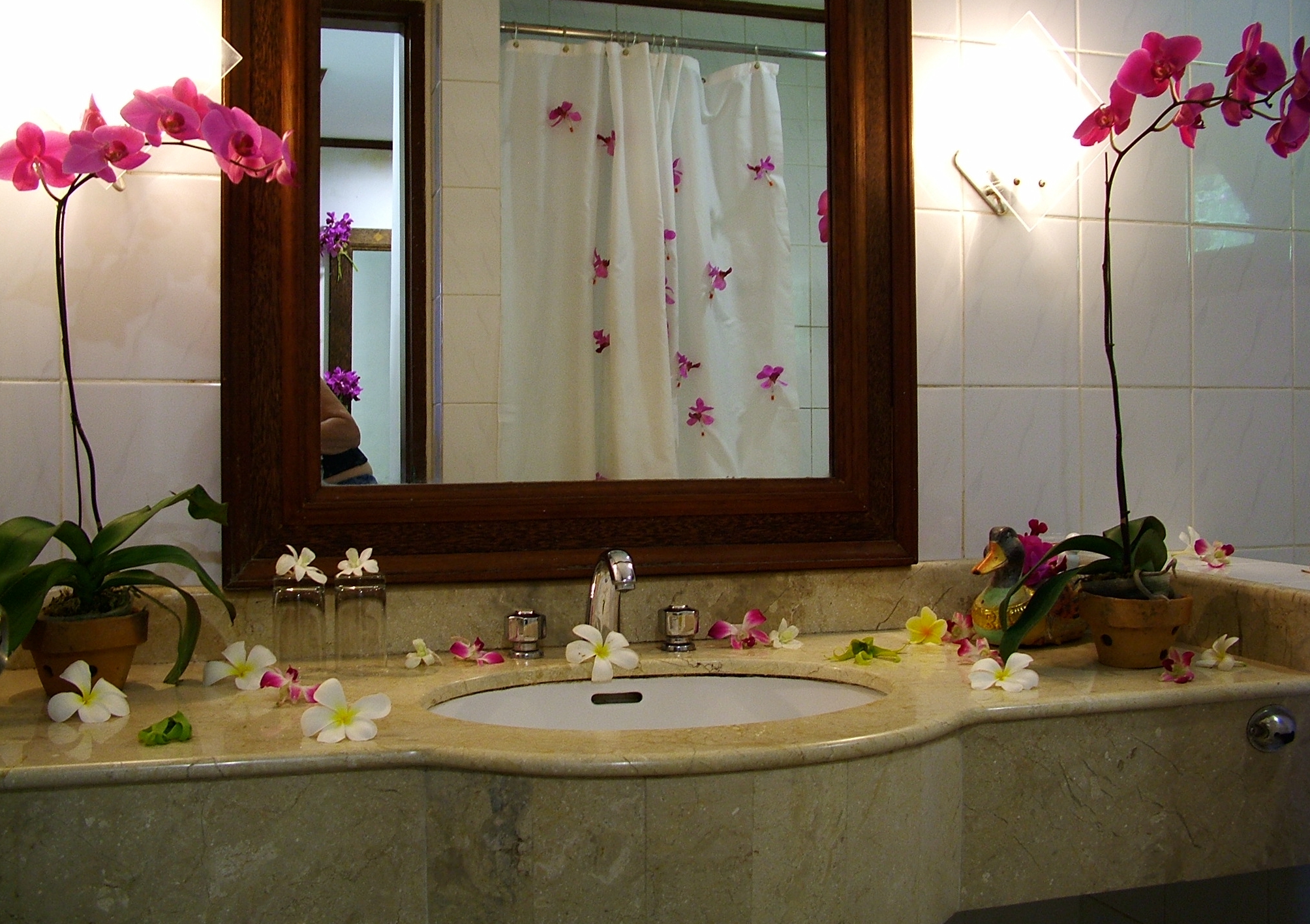 تزئین دستشویی خانه عروس