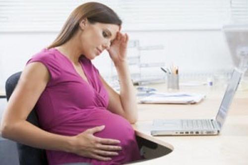 علت سردردهای دوران بارداری , سردرد در اوایل بارداری , سردرد در سه ماهه دوم بارداری 
