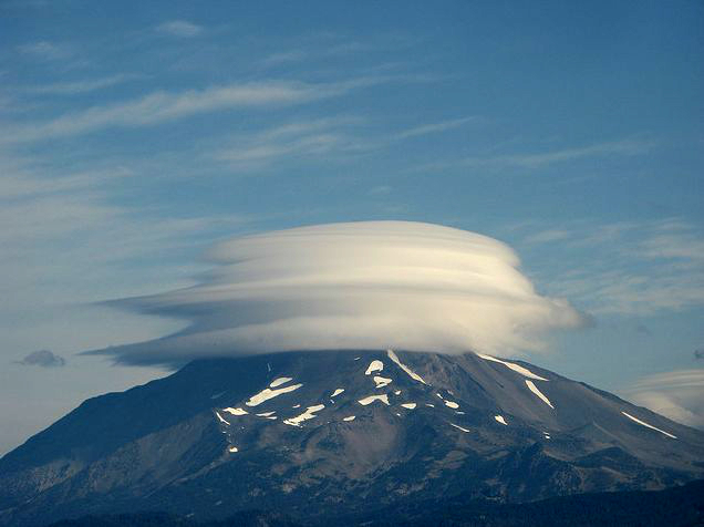 اخبار,اخبار گوناگون,تصاویری خیره کننده که زیبایی های پدیده ابر های عدسی شکل را نشان می دهند